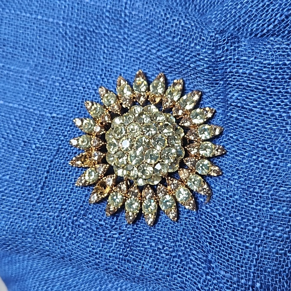 😍Sunflower Vintage Brooch😍